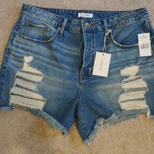 Good American Bombshell curved hem shorts (12/31)